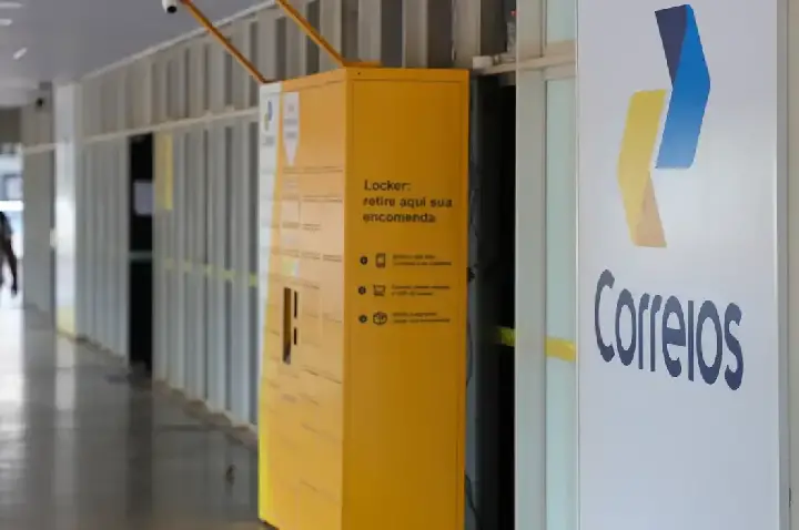 Após semana em greve, empregados dos Correios têm dissídio na segunda
