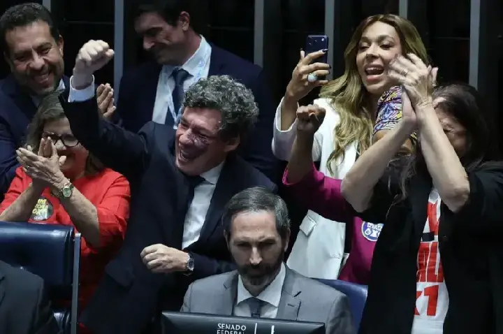 Brasil aprova maior mudança para trabalhadores desde 1988