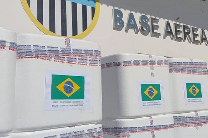 Brasil envia 690 mil doses de vacinas em ajuda à Venezuela