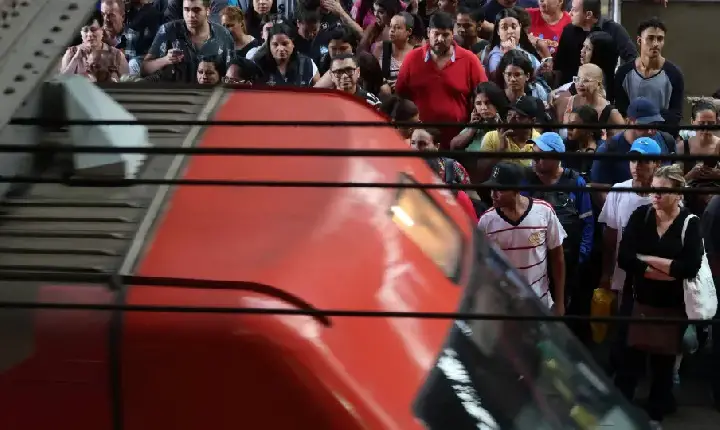 Greve da CPTM continua nesta quarta; rodízio segue suspenso em SP