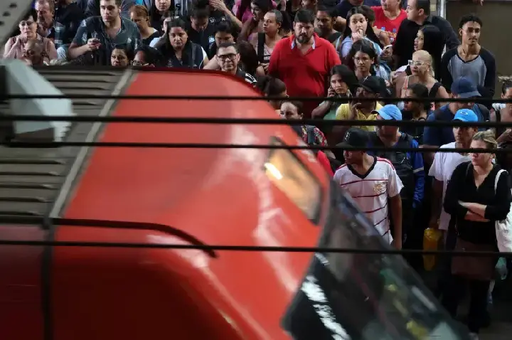Greve da CPTM continua nesta quarta; rodízio segue suspenso em SP