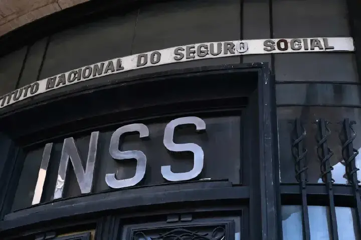Julgamento no STJ vai decidir sobre atrasados do INSS para aposentado que vai à Justiça