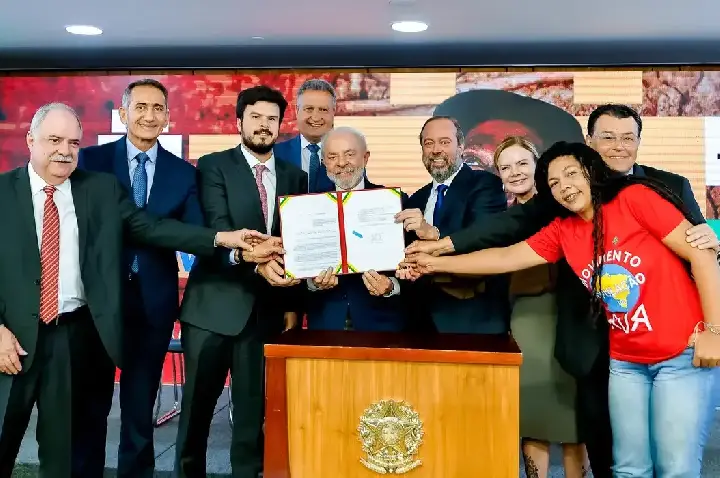 Lula sanciona gratuidade em conta de luz para famílias de baixa renda