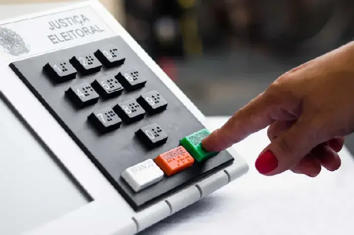 TSE decide que proibição de voto a presos provisórios não vale para eleição de 2026