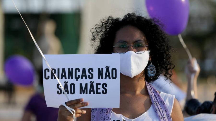 Na contramão de Bolsonaro, brasileiros defendem aborto legal, diz pesquisa