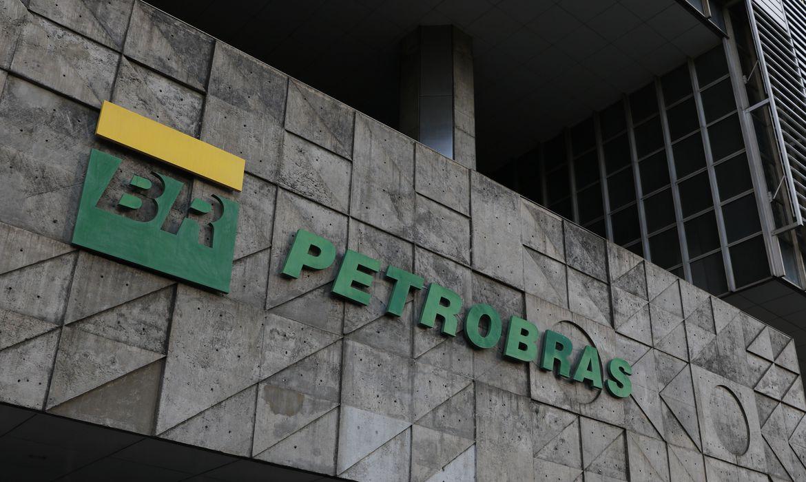 Petrobras lucra 54,33 bi no 2º trimestre, bem acima do esperado