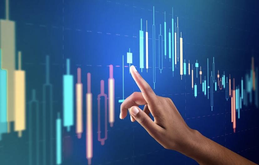 Ibovespa fecha em alta apesar de tombo da Petrobras