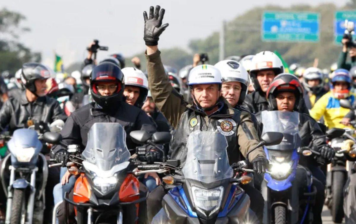 Cartão corporativo foi usado para 137 abastecimentos em motociatas de Bolsonaro