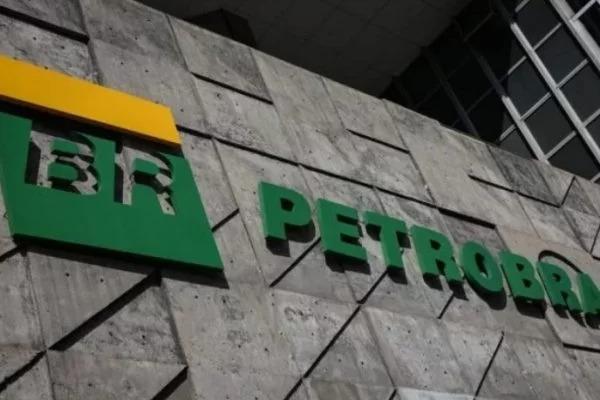 Conselho propõe reajuste de 44% para diretores da Petrobras