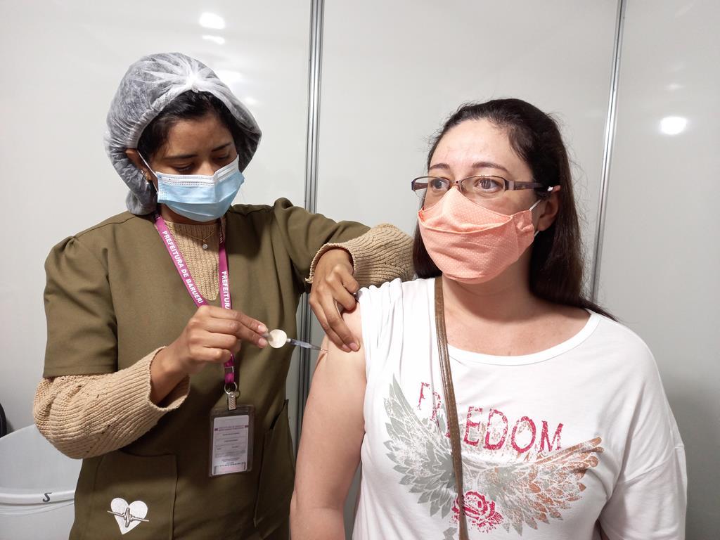 Barueri amplia vacinação bivalente contra Covid-19 para pessoas com mais de 18 anos