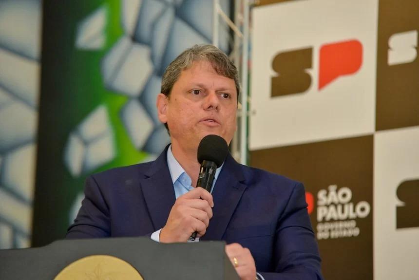 Tarcísio vai extinguir 5 mil cargos e quer frear loteamento político