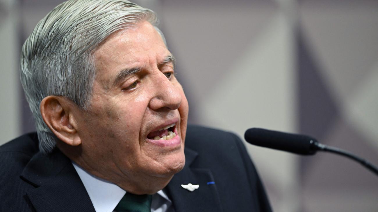 General Heleno diz que não era sua missão convencer Bolsonaro a sair das quatro linhas