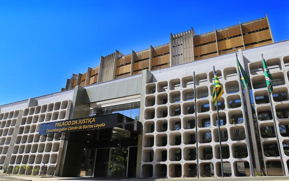 Secretária de presidente do TJ de Goiás ganha R$ 113 mil em um único mês