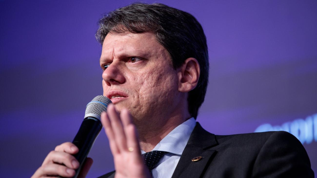 Tarcísio prevê cortar 5 mil cargos comissionados