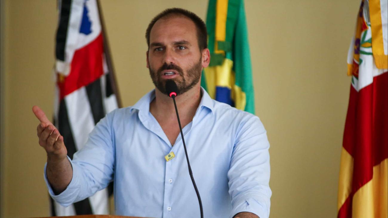 Eduardo Bolsonaro é alvo de processo de professores por compará-los a traficantes de drogas