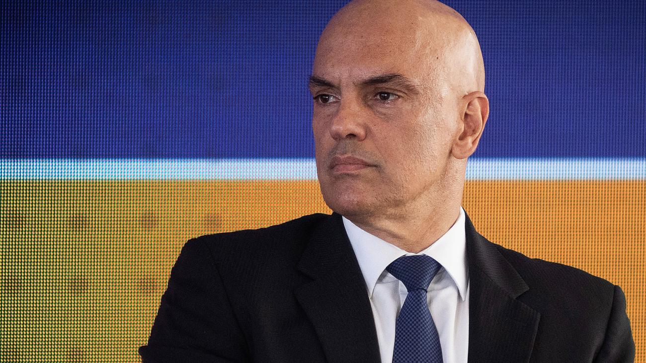Moraes manda PF investigar R$ 17 milhões em Pix a Bolsonaro