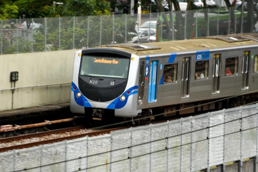 Tarifa dos trens, metrô e ônibus em SP vai subir para R$ 5 em janeiro de 2024