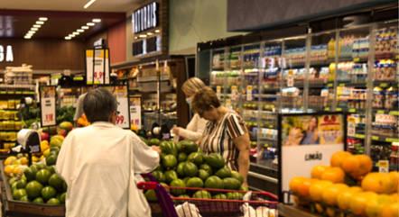 Prévia da inflação desacelera em janeiro, mas preços de alimentos e bebidas têm alta