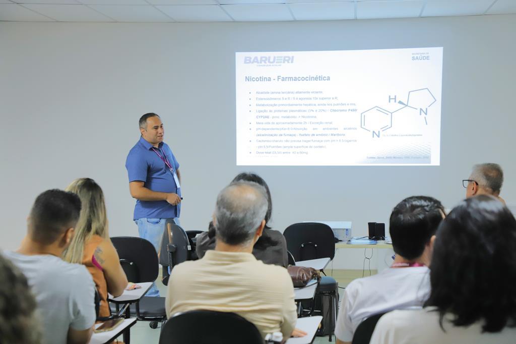 Palestra aprimora profissionais de farmácia no combate ao tabagismo