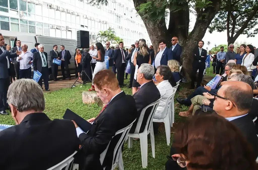 Servidores pressionam governo por reajuste; 16 categorias já iniciaram paralisação ou operação-padrão