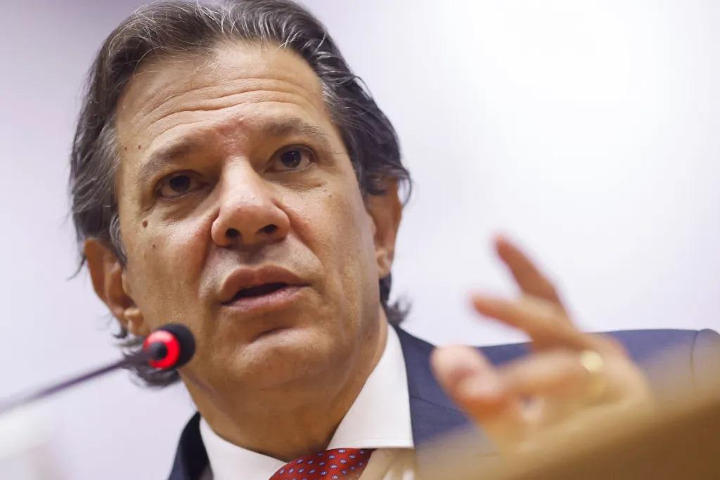 Haddad sinaliza a Lula “neutralidade” na disputa pelo comando da Petrobras