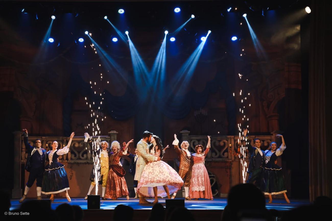 A BELA E A FERA – MUSICAL ENCANTA BARUERI EM SESSÃO EXTRA NO TEATRO MUNICIPAL EM 26/05