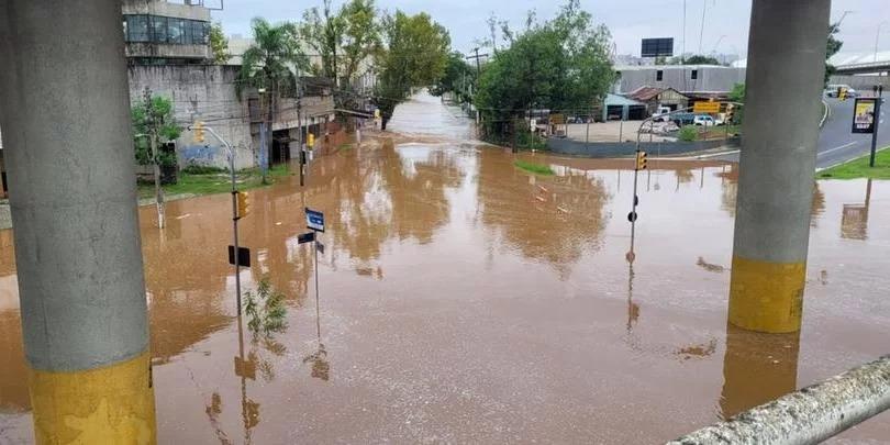 Portão 14 rompe na zona Norte de Porto Alegre