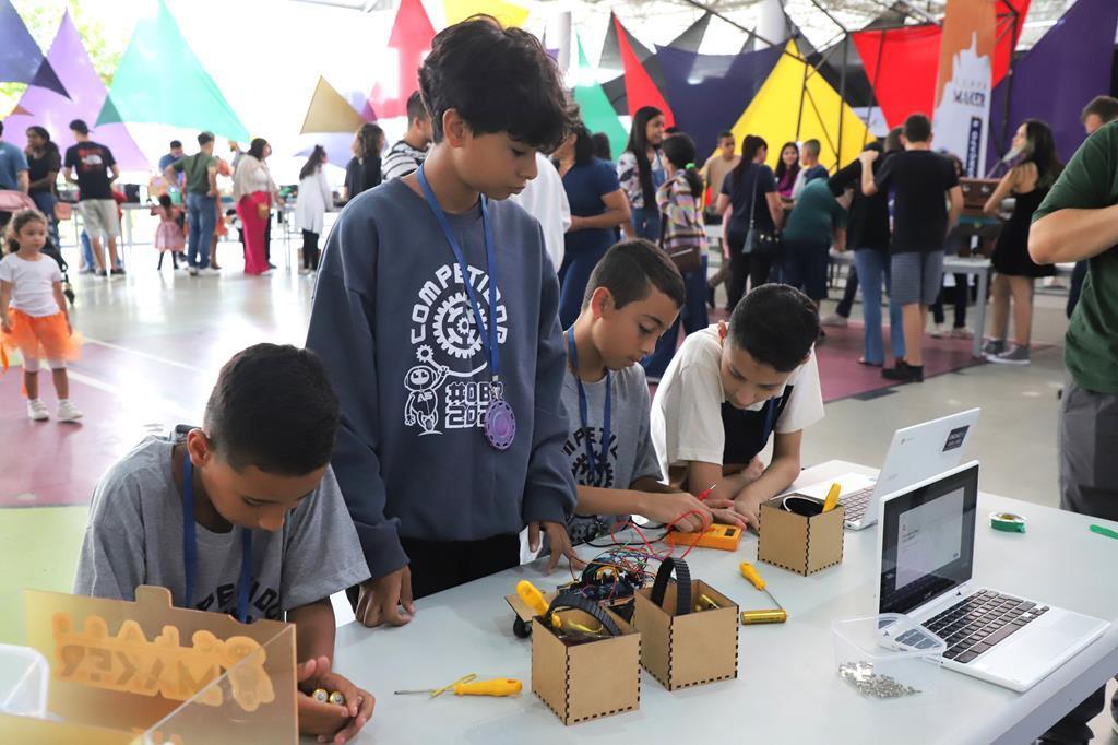 Alunos da rede participam da etapa regional da Olimpíada Brasileira de Robótica neste sábado, dia 8