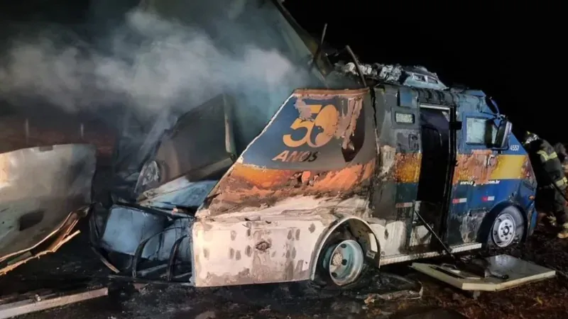 Quadrilha ataca carro-forte e troca tiros com seguranças no interior de SP