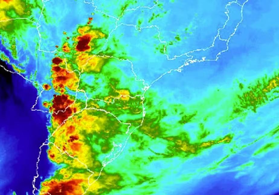 Ciclone se aproxima do Sul do Brasil; Inmet emite alerta de perigo