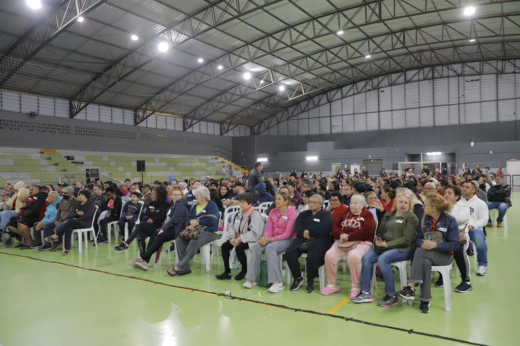 Barueri entrega escrituras a moradores do Jardim Paulista
