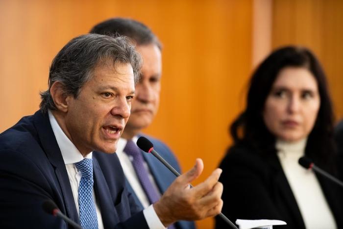 Corte de gastos prevê economia de R$ 327 bilhões em 5 anos