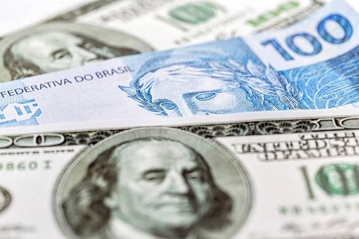 Dólar bate recorde histórico após reação do mercado ao corte de gastos