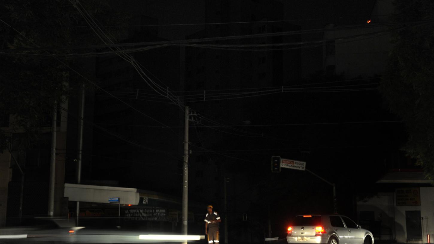 52 mil seguem sem luz em SP 12 horas após chuva