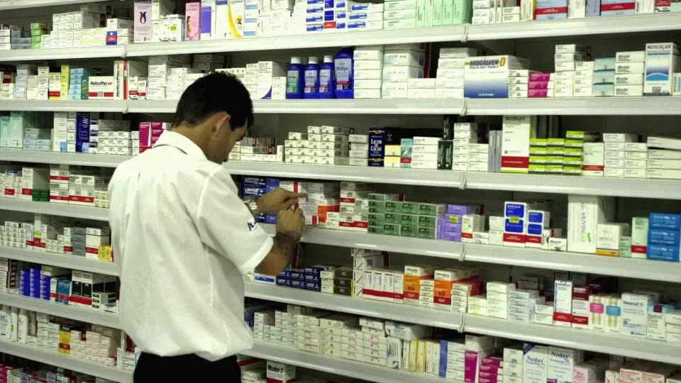 Juiz suspende norma que autoriza farmacêuticos a prescreverem remédios