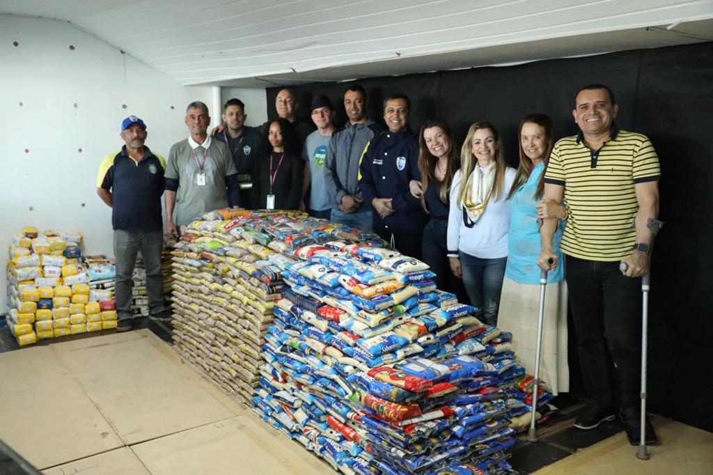 Secretaria de Esportes entrega 22 toneladas de alimentos ao Fundo Social de Solidariedade