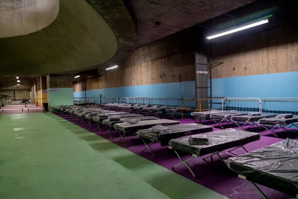 Com queda nas temperaturas, Governo de SP ativa Abrigo Solidário na Estação Pedro II do Metrô