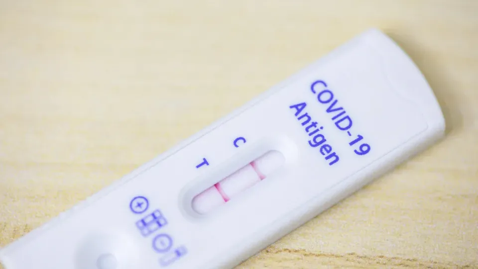 Nova variante do vírus da covid-19 circula na cidade do Rio de Janeiro