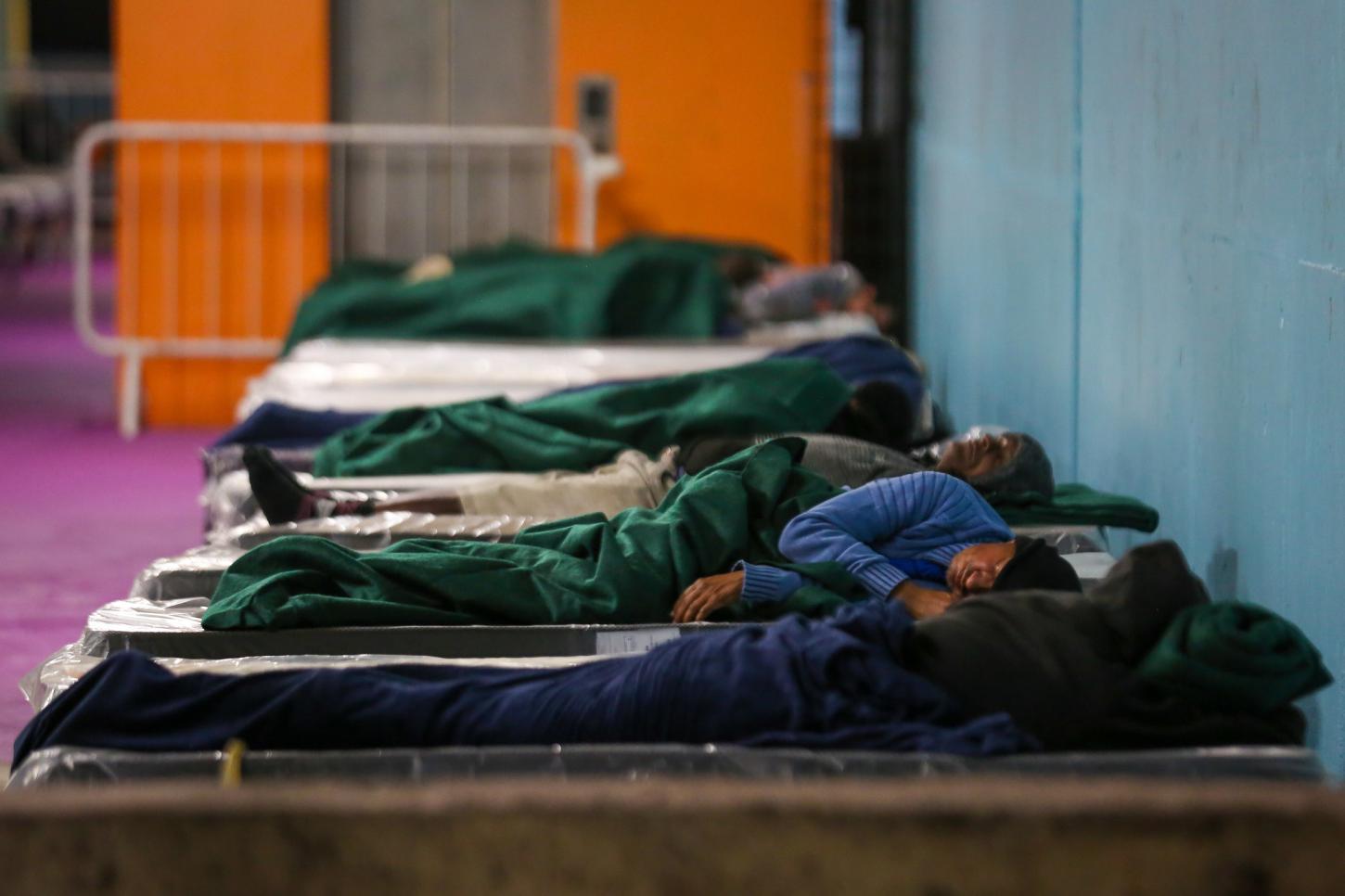 Governo de SP ativa abrigo para pessoas em situação de rua devido a baixas temperaturas