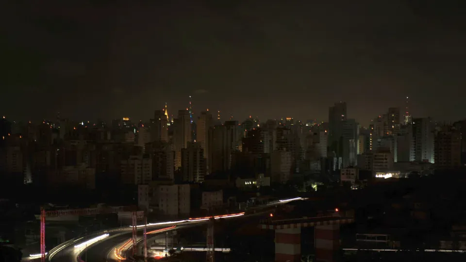 Apagão atinge região central de SP e deixa 19 mil sem luz; não há previsão de retorno