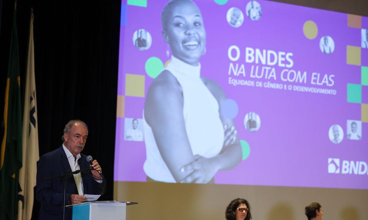 BNDES reduz taxa de juros em empréstimos para mulheres de cooperativas