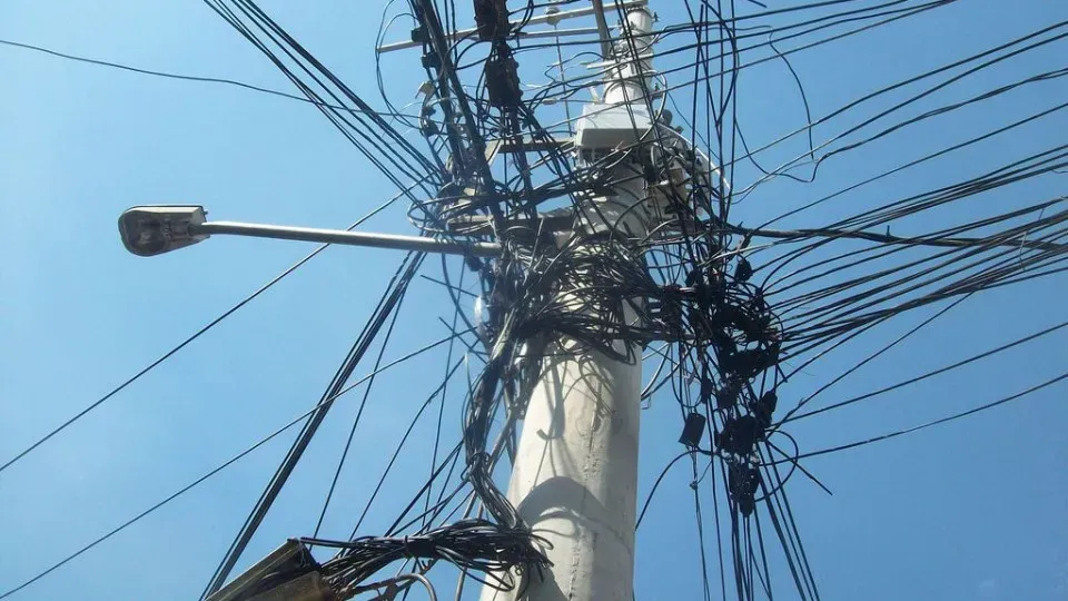 Número de acidentes com a rede elétrica cresceu no Brasil em 2025